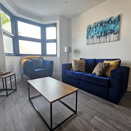 Spacious 4Br House, London, Sleeps 9, Parking Available Exterior foto