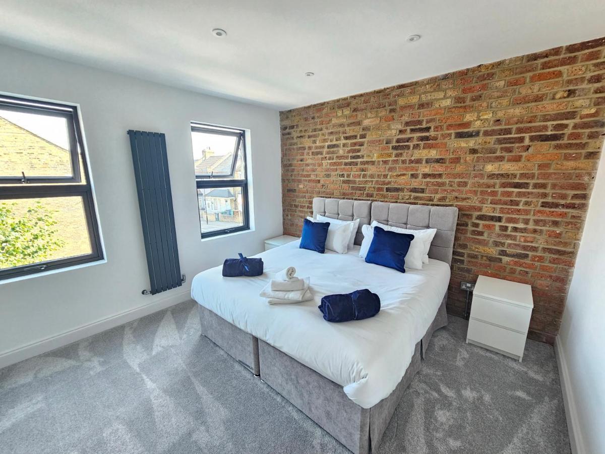 Spacious 4Br House, London, Sleeps 9, Parking Available Exterior foto